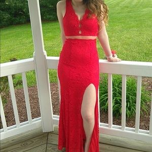 Red lace prom dress with slit ❤️
